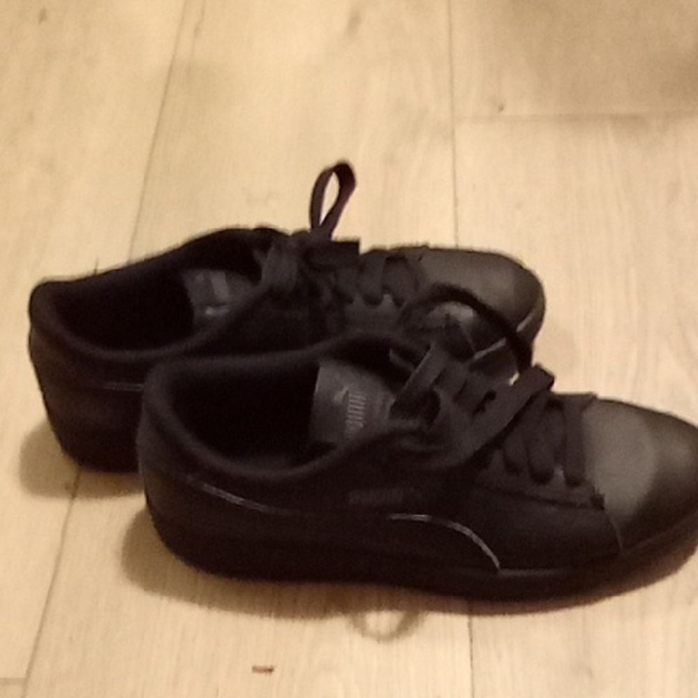 Puma All-Black Casual Sneakers